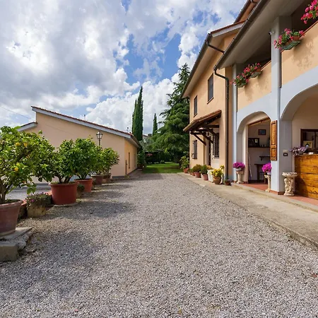 Fattoria Podere Peciano Gospodarstwo agroturystyczne *